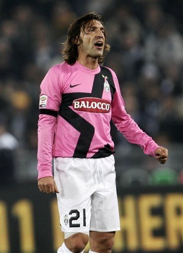 篮球湖人锁定比赛胜局，球迷狂喜（湖人提前奠定胜势，球迷欢腾）