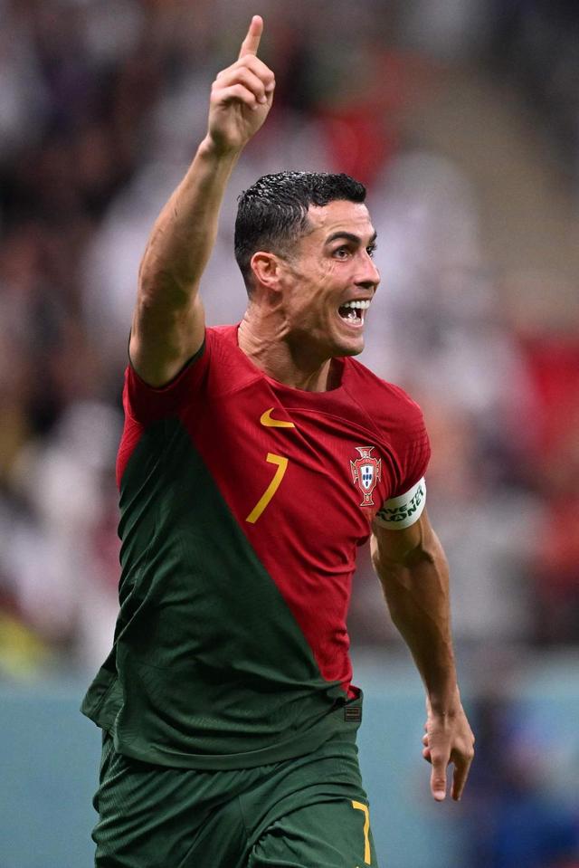 勇士球队助攻率高，全队配合默契（勇士传导球高效，团队协作默契）