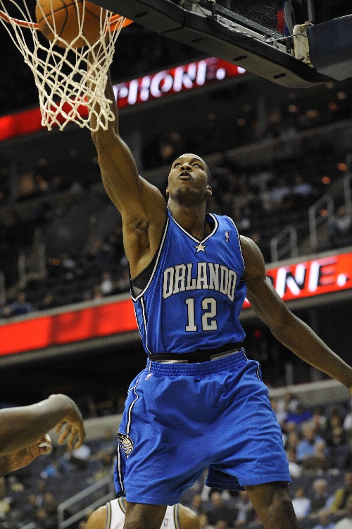 皇马官方：劳尔·阿森西奥因发烧临时退出本轮国王杯名单（皇马官宣：劳尔·阿森西奥发烧，暂时退出本轮国王杯大名单）