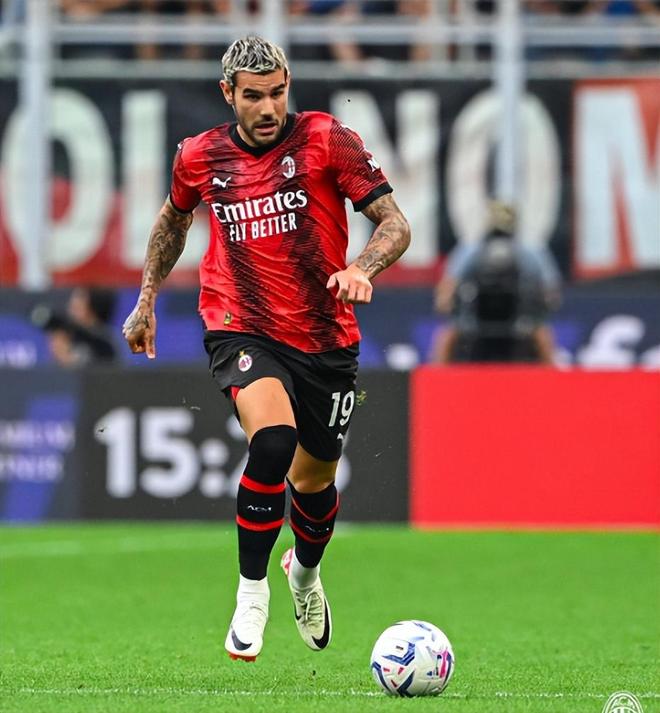 热刺连胜势头迅猛（热刺豪取连胜，气势如虹）