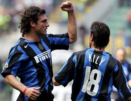 湖人惨败，詹姆斯赛后暗示球权分配有问题，没有打出团队篮球（湖人惨负后，詹姆斯赛后暗示球权分配不合理，团队配合不足）