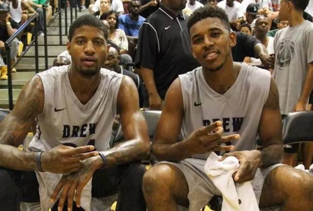 亚冠5轮1分！海港主帅赛后表演语言艺术：球迷打脸，蓉城再补一刀（亚冠5战仅1分！海港主帅赛后秀话术，球迷回击，蓉城再添一刀）