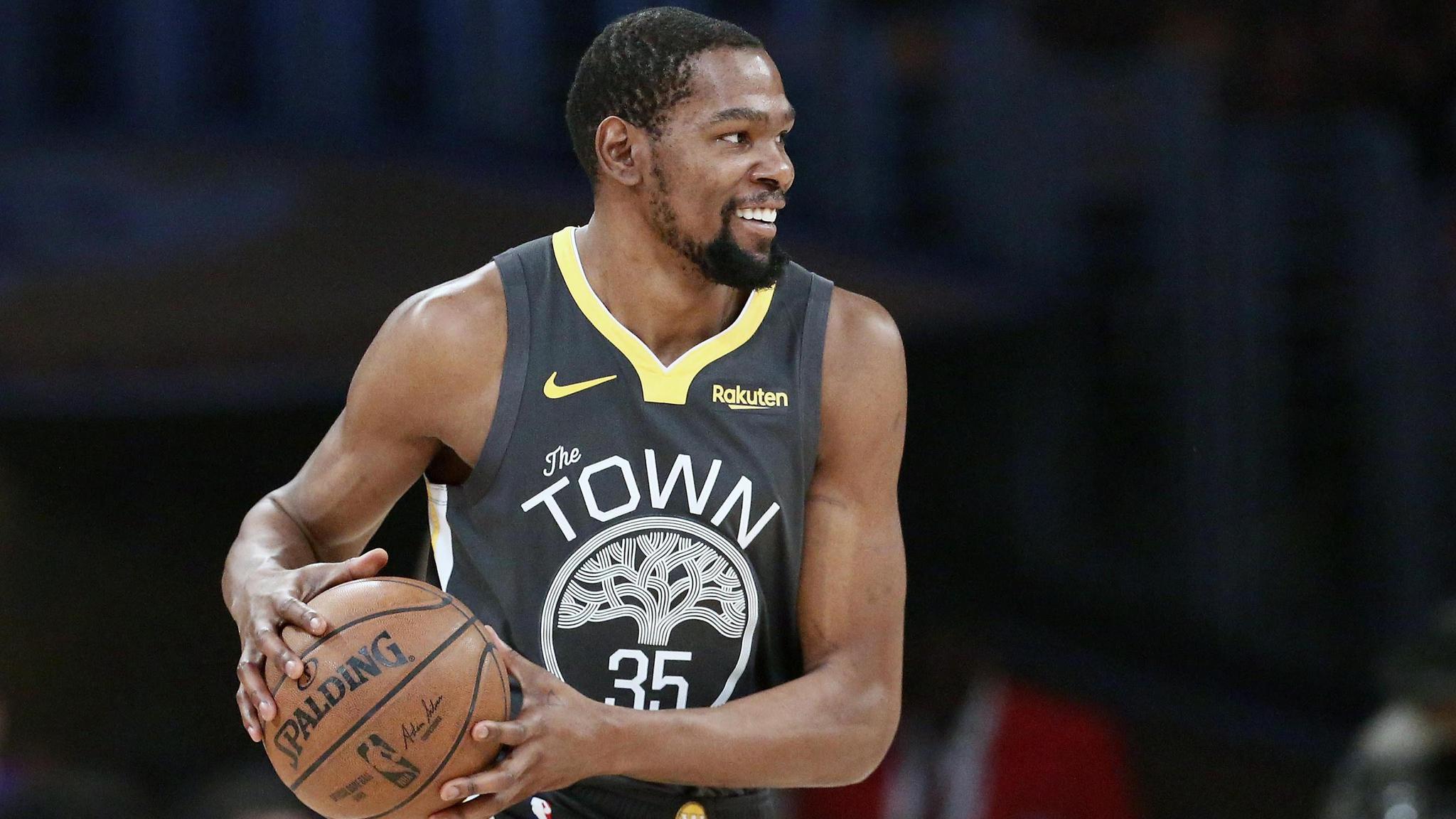 艾弗森戏耍科比 回顾艾弗森全明星赛里面的名场面（全明星经典回顾：艾弗森与科比的巅峰对飙与高光瞬间）