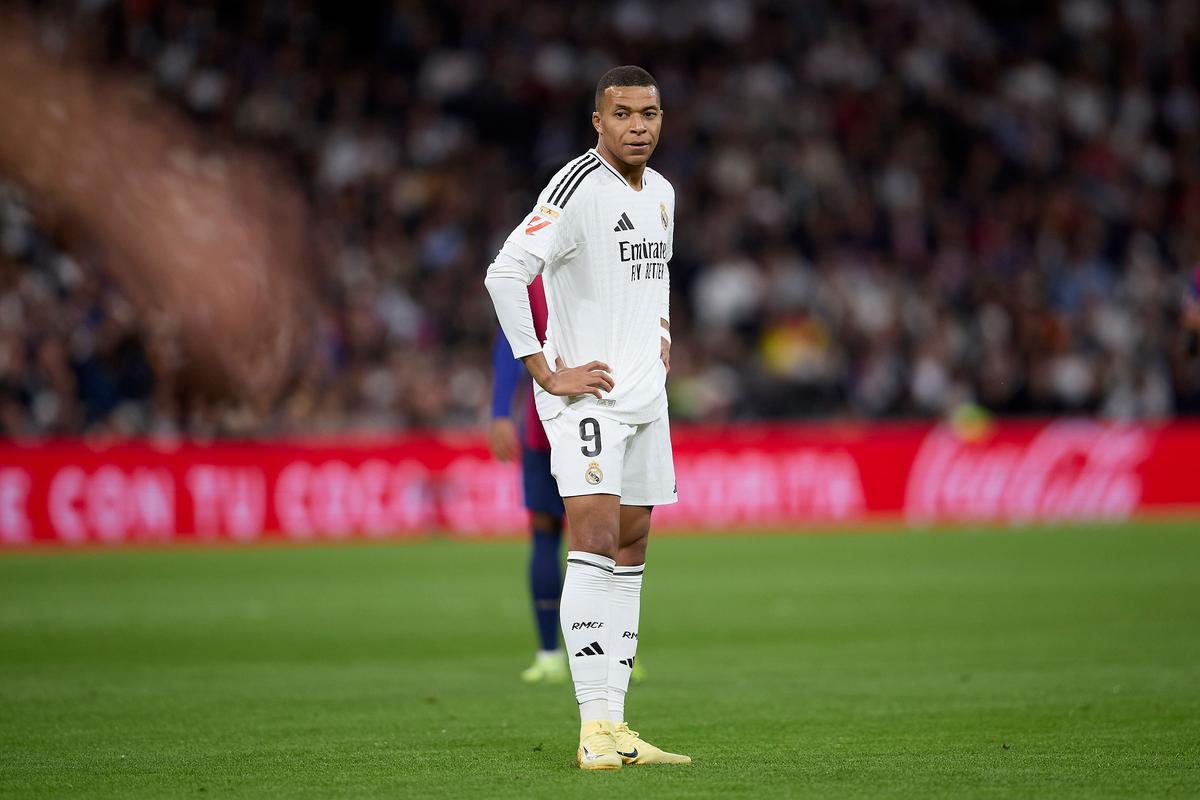 詹姆斯纳吉事件引发NBA选秀合同问题讨论（詹姆斯·纳吉风波引发对NBA选秀合同的热议）