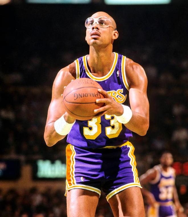 自威廉以来，埃斯特旺是首位连续3场欧冠进球的切尔西球员（埃斯特旺成为切尔西队自威廉之后首位在欧冠连续三场破门的球员）