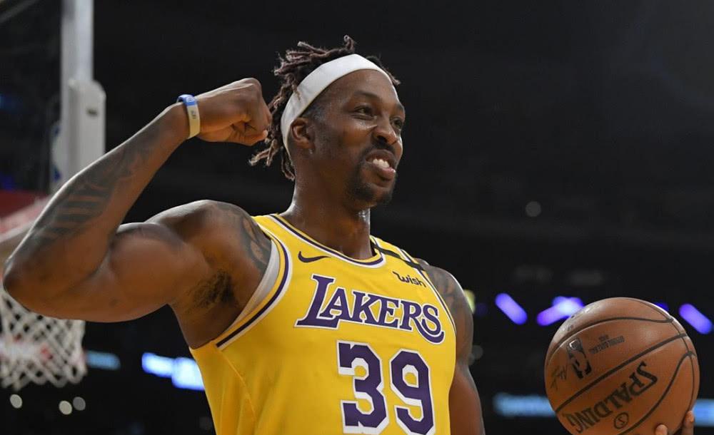 上海女排全锦赛夺冠 山东女排遗憾失利（上海女排捧得全锦赛冠军 山东女排抱憾落败）