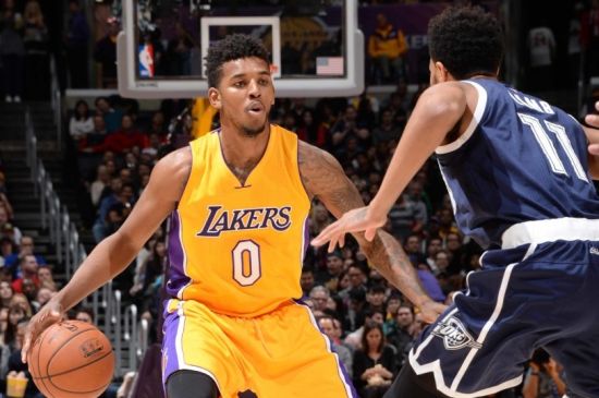 西甲前瞻：巴萨剑指7连胜巩固领跑，奥萨苏纳沦落保级军团（西甲前瞻：巴萨冲击七连胜稳固榜首，奥萨苏纳陷入保级泥潭）