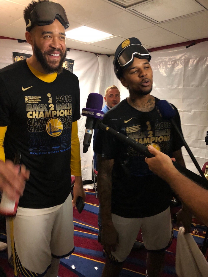 马刺过去10场只有1个主场&已奔波20天 后面还有年度牛仔之旅等着（马刺近10战仅1个主场，已奔波20天，前方还有一年一度的牛仔之旅）