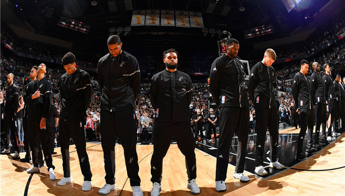 欢度圣诞！子弹将在主场举办一年一度的泰迪熊抛掷活动（圣诞来袭，子弹主场举行年度泰迪熊投掷活动）