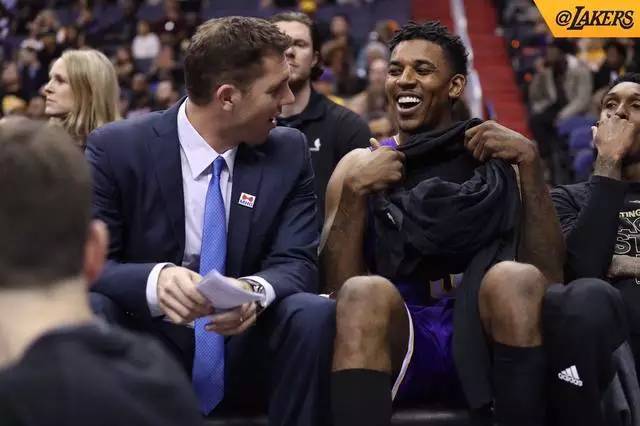 转会传闻：萨拉赫的意外利物浦决定；皇家马德里想要迪亚兹（转会风云：利物浦对萨拉赫做出意外决定，皇马锁定迪亚兹）