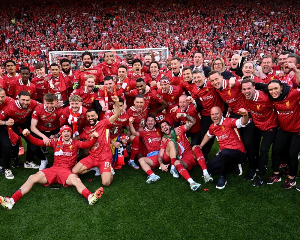 荣获马德里足协颁发的体育传奇奖，托雷斯晒图感谢马德里足协（托雷斯获马德里足协体育传奇奖，晒照致谢）