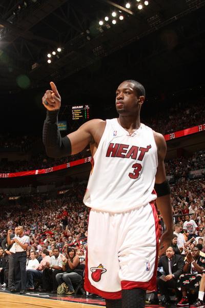 切尔西客场1-3不敌利兹联，终结7场不败，排名跌至第四，利兹联成功跳出降级区。（客场1-3不敌利兹，切尔西七场不败告终跌至第4，利兹脱离降级区）