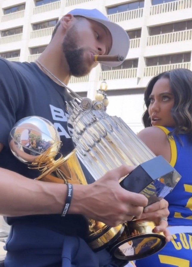 挪威后卫：中场休息时哈兰德让我们多传中，最后奏效了（挪威后卫透露：中场休息哈兰德要求加强传中，最终见效）