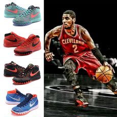 前锋远射破门，球迷现场尖叫（前锋远射世界波破门，现场球迷沸腾）